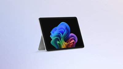 Un Surface Pro de 12 pouces en platine, PC Copilot+, gagnant des Esquire Gadget Awards 2025.
