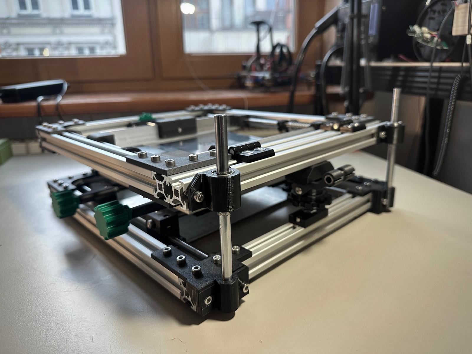 Linear Z axis modification, showing linear rods and their mounting