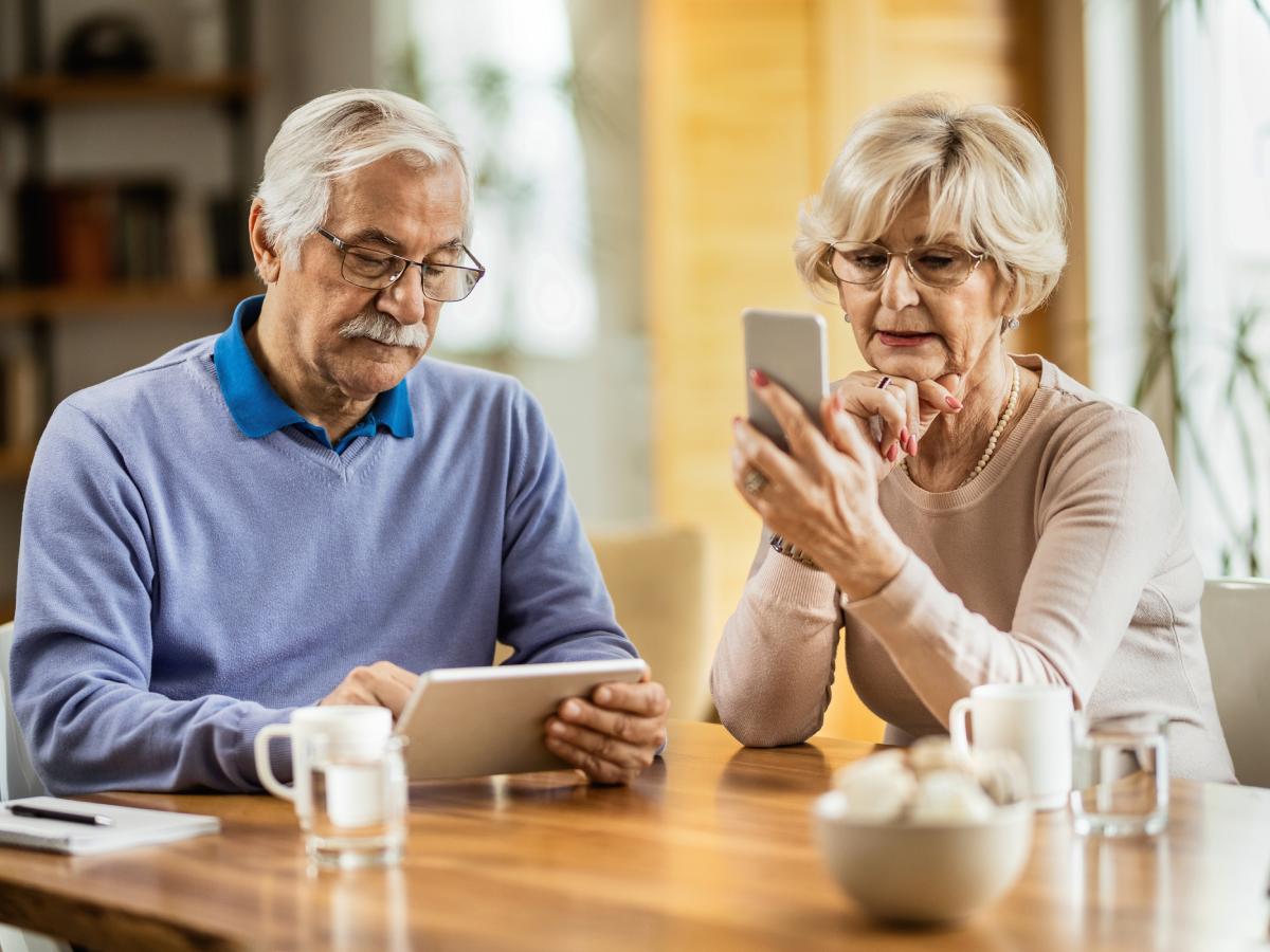 Use and Acceptance of Digital Communication Technology by Older Adults for Social Connectedness During the COVID-19 Pandemic: Mixed Methods Study Use and Acceptance of Digital Communication Technology by Older Adults for Social Connectedness During the COVID-19 Pandemic: Mixed Methods Study