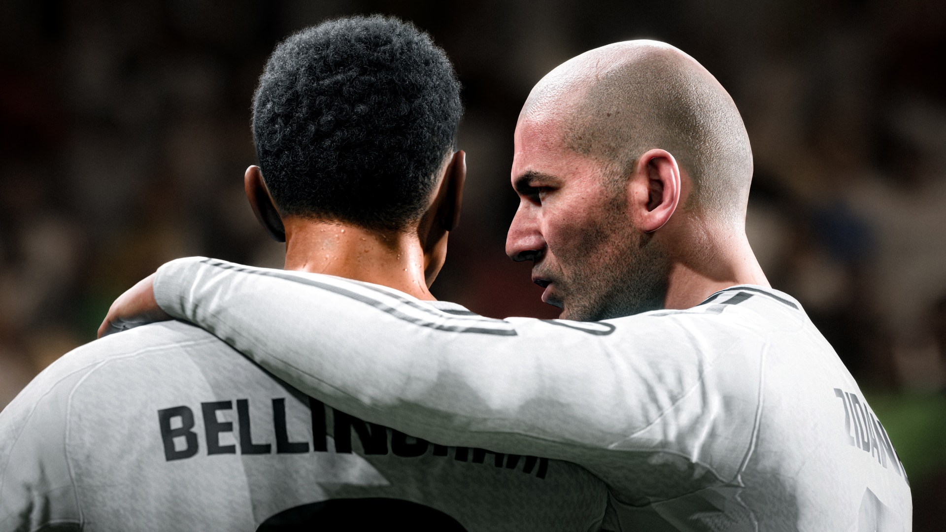 Close-up van Zinédine Zidane die met Jude Bellingham praat op het voetbalveld.