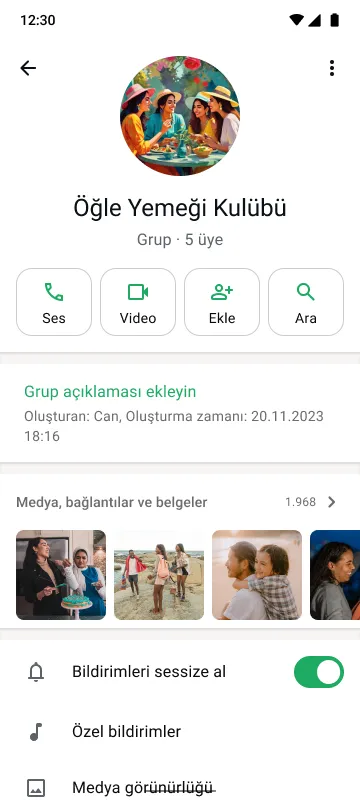 Akıllı telefon ekranı; 5 üyesi olan, aramalar ve aratma düğmelerinin göründüğü, bildirimlerin sessize alındığı "Öğle Yemeği Kulübü" adlı grup sohbetini gösteriyor.