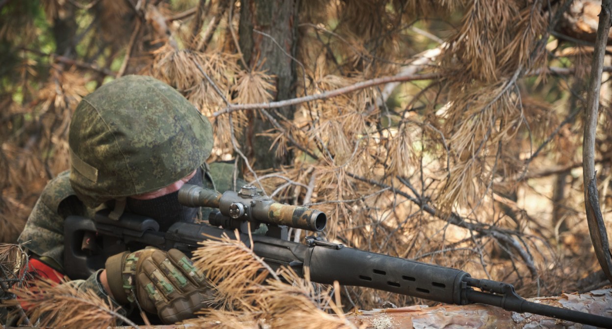 Боец в зоне специальной военной операции на Краснолиманском направлении
, фото: пресс-служба Минобороны РФ. https://structure.mil.ru/
Боец в зоне специальной военной операции на Краснолиманском направлении
, фото: пресс-служба Минобороны РФ. https://structure.mil.ru/