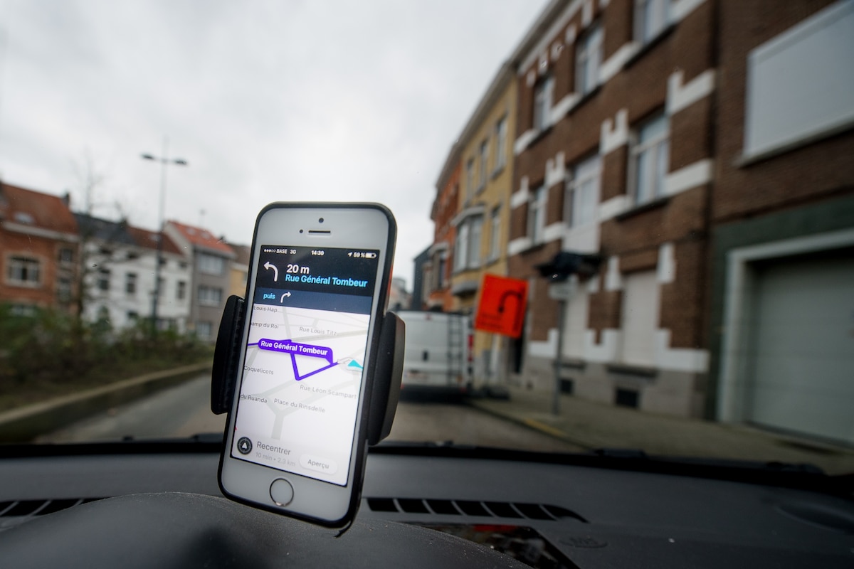 Bruxelles - Etterbeek: En cas de trafic fort dense, L'application Waze a tendance a aiguiller les automobilistes vers des zones residentielles (JC Guillaume)
