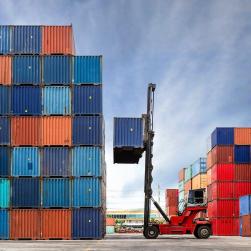 Crane lifting container