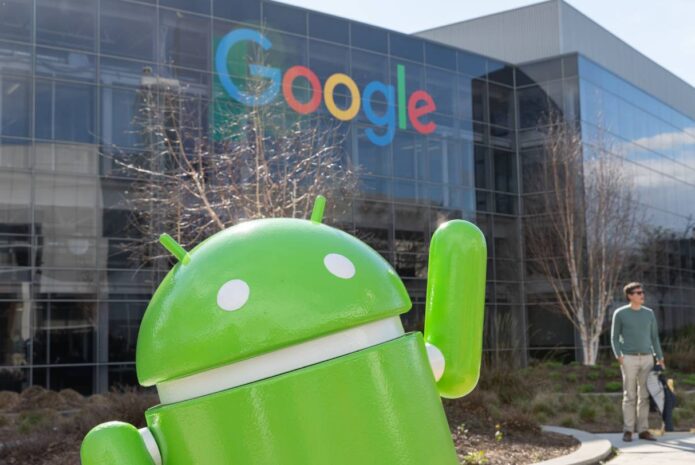 Vor dem Google Firmengebäude im Silicon Valley